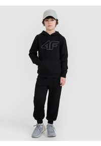 4f - 4F Bluza dresowa nierozpinana z kapturem chłopięca - czarna 122 (6-7 lat). Okazja: na co dzień. Typ kołnierza: kaptur. Kolor: czarny. Materiał: dresówka. Wzór: gładki, nadruk, ze splotem. Sezon: lato. Styl: sportowy, casual