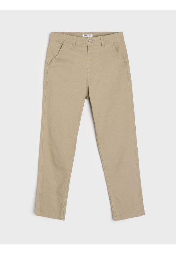Sinsay - Spodnie jeansowe chino - beżowy. Kolor: beżowy