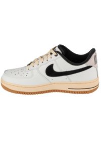 Nike - Buty sportowe Sneakersy damskie, Wmns Air Force 1 07. Kolor: biały. Model: Nike Air Force. Sport: turystyka piesza