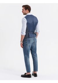Ombre Clothing - Dopasowana elegancka męska kamizelka ze strukturalnej dzianiny – granatowa V1. Okazja: na co dzień. Kolor: niebieski. Materiał: dzianina. Wzór: melanż, jednolity. Styl: elegancki #8