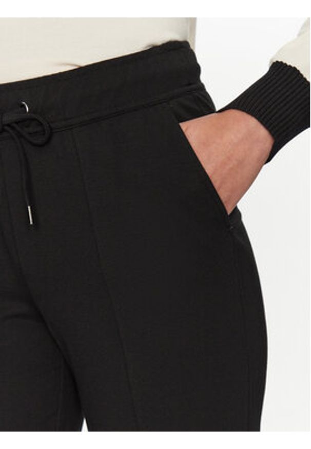 Olsen Spodnie materiałowe 14002255 Czarny Regular Fit. Kolor: czarny. Materiał: wiskoza