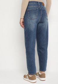 Born2be - Niebieskie Jeansy o Kroju Mom Fit z Wysokim Stanem i Serduszkiem z Tyłu Nalunna. Okazja: na co dzień. Stan: podwyższony. Kolor: niebieski. Styl: klasyczny, casual, elegancki #7