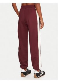Guess Spodnie dresowe V5BB02 KCX22 Bordowy Regular Fit. Kolor: czerwony. Materiał: syntetyk #3
