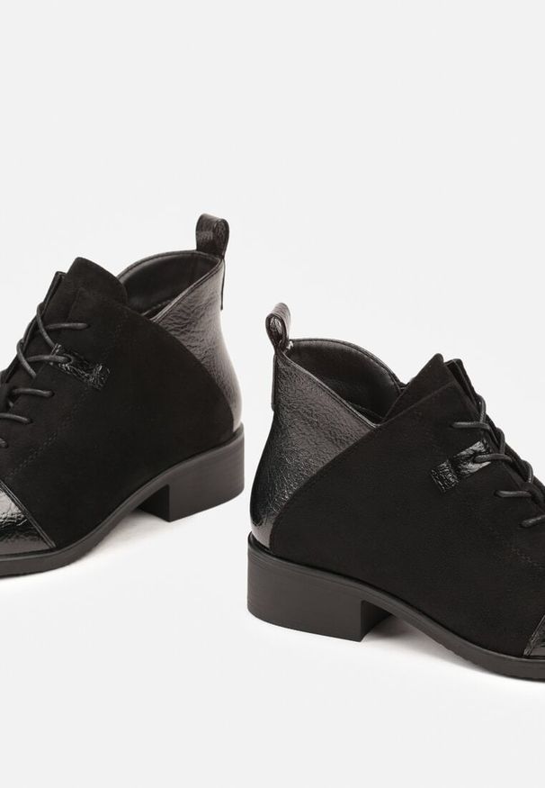 Born2be - Czarne Płaskie Botki z Kontrastowymi Elementami i Sznurowaniem Lorian. Okazja: na spacer, na co dzień. Zapięcie: sznurówki. Kolor: czarny. Materiał: jeans. Styl: elegancki, casual, klasyczny