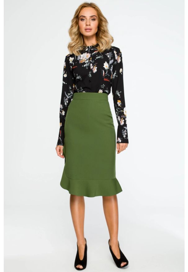 Sukienki.shop - Ołówkowa spódnica na kolano z falbaną elegancka zielona. Okazja: na spotkanie biznesowe, do pracy. Kolor: zielony. Styl: elegancki