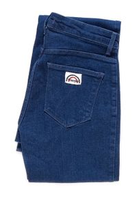 Wrangler - DAMSKA KURTKA JEANSOWA WRANGLER FLARE RINSEWASH W23361023. Kolor: niebieski. Materiał: jeans. Wzór: jednolity. Styl: vintage #1