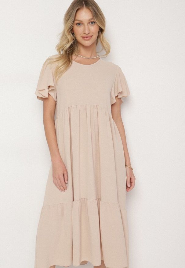 Born2be - Jasnobeżowa Sukienka o Rozkloszowanym Kroju z Wiskozą Filastia. Okazja: na co dzień. Typ kołnierza: dekolt w kształcie V. Kolor: beżowy. Materiał: wiskoza. Długość rękawa: krótki rękaw. Typ sukienki: rozkloszowane. Styl: elegancki, casual, klasyczny