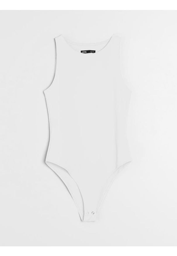 Sinsay - Body na ramiączkach z okrągłym dekoltem - biały. Kolor: biały. Długość rękawa: na ramiączkach