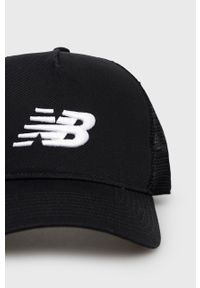 New Balance czapka LAH01001BK kolor czarny z aplikacją. Kolor: czarny. Wzór: aplikacja