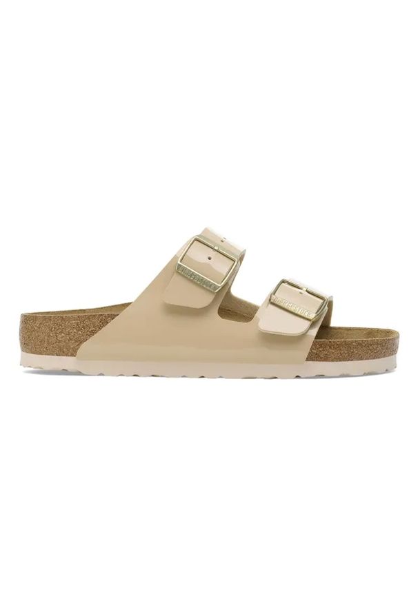Birkenstock - BIRKENSTOCK Arizona BF Patent Sand Klapki damskie. Okazja: na co dzień, na plażę. Kolor: beżowy. Materiał: materiał. Wzór: paski. Sezon: lato. Styl: elegancki, casual