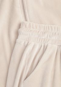 Born2be - Beżowy Welurowy Komplet Dresowy Bluza z Kapturem i Spodnie Petyra. Kolor: beżowy. Materiał: welur, dresówka. Wzór: jednolity #6