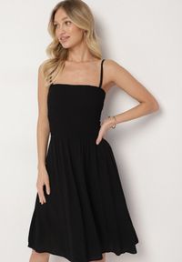 Born2be - Czarna Wiskozowa Sukienka Rozkloszowana na Ramiączkach Fillanta. Okazja: na co dzień, na imprezę. Typ kołnierza: dekolt w serek. Kolor: czarny. Materiał: wiskoza. Długość rękawa: na ramiączkach. Sezon: lato. Typ sukienki: proste. Styl: casual, elegancki, klasyczny #1
