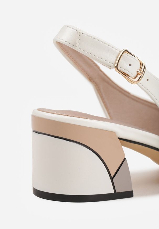 Born2be - Białe Czółenka VICES na Obcasie z Odkrytą Piętą i Kwadratową Ozdobą Petinilla. Okazja: na co dzień, do pracy. Zapięcie: sprzączka. Kolor: biały. Materiał: jeans. Wzór: aplikacja. Obcas: na obcasie. Styl: casual, klasyczny, elegancki. Wysokość obcasa: średni