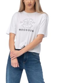 Guess - GUESS Biały damski t-shirt na krótki rękaw z wyszywanym logo Gabi, Rozmiar XS. Okazja: na co dzień. Kolor: biały. Długość rękawa: krótki rękaw. Długość: krótkie. Styl: casual, klasyczny #2