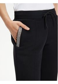 Guess Spodnie dresowe Kiara V4GB1 4FL04P Czarny Regular Fit. Kolor: czarny. Materiał: syntetyk, bawełna