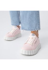 Wittchen - Damskie sneakersy na platformie różowe. Okazja: na co dzień. Nosek buta: okrągły. Kolor: różowy. Materiał: materiał. Obcas: na platformie #8