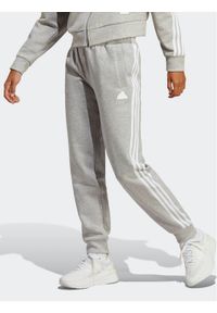 Adidas - adidas Spodnie dresowe Future Icons 3-Stripes IB8531 Szary Regular Fit. Kolor: szary. Materiał: bawełna #1