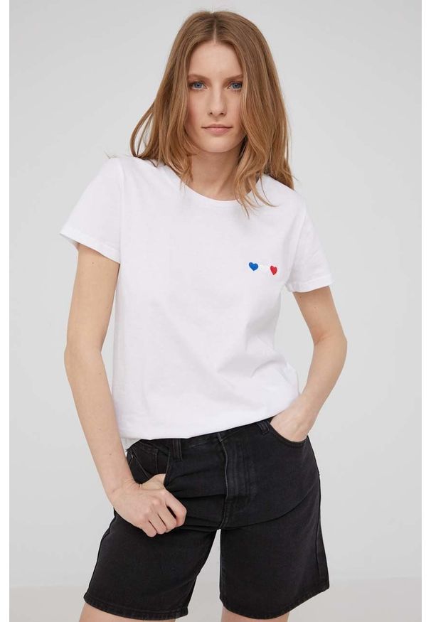 Answear Lab t-shirt bawełniany kolor biały. Okazja: na co dzień. Kolor: biały. Materiał: bawełna. Długość rękawa: krótki rękaw. Długość: krótkie. Wzór: haft. Styl: wakacyjny