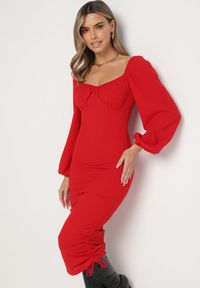 Born2be - Czerwona Dopasowana Sukienka ze Ściągaczami Munnesa. Kolor: czerwony. Długość: mini #1