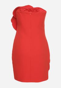 Born2be - Czerwona Sukienka z Dekoltem Bandeau Ozdobiona Kwiatami 3D Desarea. Okazja: na wesele, na ślub cywilny, na imprezę. Kolor: czerwony. Długość rękawa: na ramiączkach. Wzór: aplikacja, kwiaty. Sezon: lato. Styl: elegancki #2