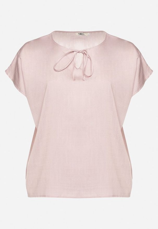Born2be - Ciemnoróżowa Bluzka z Wiskozą Wiązana przy Dekolcie Dovarelle. Okazja: na co dzień. Kolekcja: plus size. Kolor: różowy. Materiał: wiskoza. Długość rękawa: krótki rękaw. Długość: krótkie. Styl: casual, elegancki
