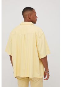 Levi's® - Levi's koszula jeansowa męska kolor żółty relaxed z kołnierzykiem klasycznym. Okazja: na spotkanie biznesowe. Typ kołnierza: kołnierzyk klasyczny. Kolor: żółty. Materiał: jeans. Styl: klasyczny #4