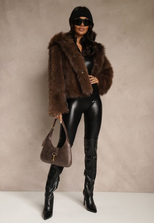 Renee - Brązowa Kurtka Futerko z Nieodpinanym Kapturem Tusnema. Okazja: na co dzień. Kolor: brązowy. Materiał: futro. Wzór: aplikacja. Styl: casual, elegancki