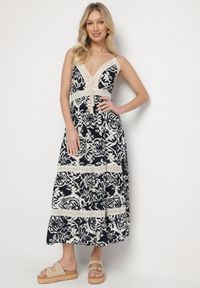 Born2be - Granatowa Bawełniana Sukienka Rozkloszowana w Etniczny Wzór z Koronką Taliosha. Okazja: na co dzień. Typ kołnierza: dekolt w kształcie V. Kolor: niebieski. Materiał: bawełna, koronka. Długość rękawa: na ramiączkach. Wzór: koronka. Styl: casual, elegancki #1