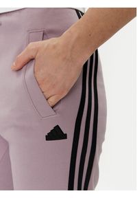 Adidas - adidas Spodnie dresowe Future Icons 3-Stripes IS3661 Fioletowy Slim Fit. Kolor: fioletowy. Materiał: syntetyk #5