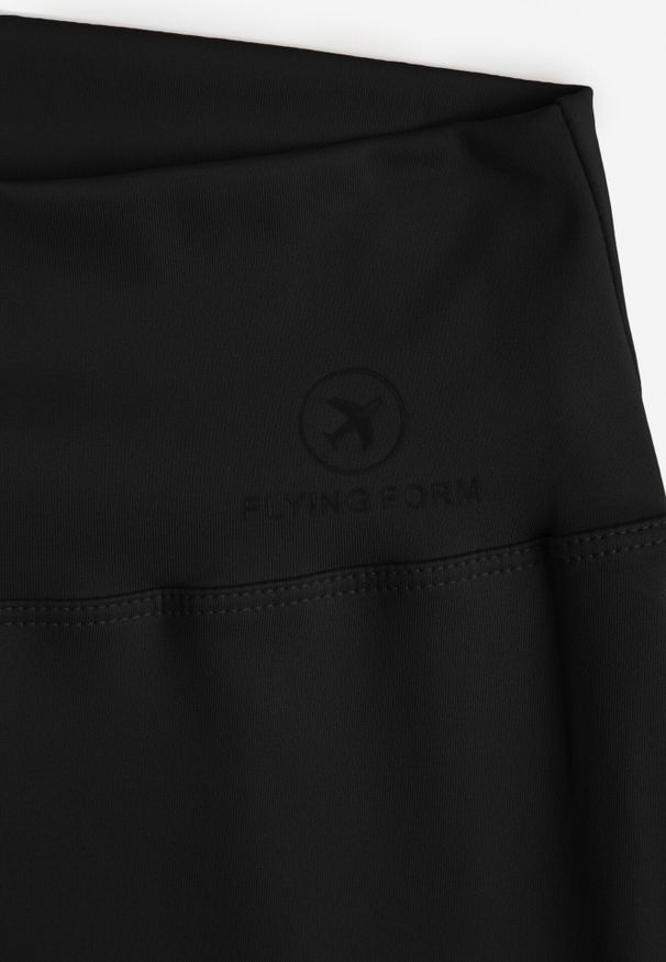 Born2be - Czarne Legginsy w Stylu Basic z Wyszczuplającym Pasem Samertes. Okazja: na co dzień, do pracy, na spacer. Stan: podwyższony. Kolor: czarny. Długość: krótkie. Styl: casual