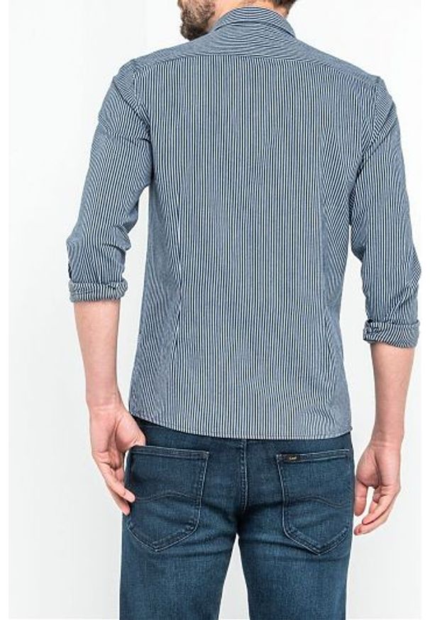 Lee - LEE SLIM BUTTON DOWN MĘSKA KOSZULA MATERIAŁOWA PASKI NIGHT SKY L66XZQSJ 112116850. Typ kołnierza: button down. Materiał: materiał. Wzór: paski