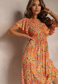 Renee - Pomarańczowa Wiskozowa Sukienka Maxi w Kwiaty Sadeline. Kolor: pomarańczowy. Materiał: wiskoza. Wzór: kwiaty. Długość: maxi #4