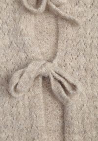 Born2be - Beżowy Ażurowy Kardigan Nietoperzowy z Domieszką Wełny i Potrójnym Wiązaniem Salassa. Okazja: do pracy, na co dzień. Kolor: beżowy. Materiał: wełna. Wzór: ażurowy. Styl: casual #4
