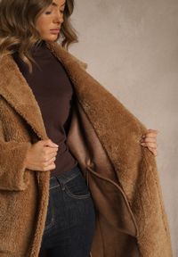 Renee - Brązowy Płaszcz Teddy o Dwurzędowym Kroju Oversize Azzena. Okazja: na co dzień, na spacer. Typ kołnierza: golf. Kolor: brązowy. Materiał: jeans. Styl: casual #4