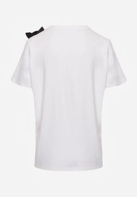 Born2be - Biało-Czarny Klasyczny T-shirt z Bawełny Zdobiony Aplikacją 3D w Kształcie Kwiatów Noebel. Okazja: na co dzień. Kolor: biały. Materiał: bawełna. Wzór: aplikacja, kwiaty. Styl: klasyczny #5