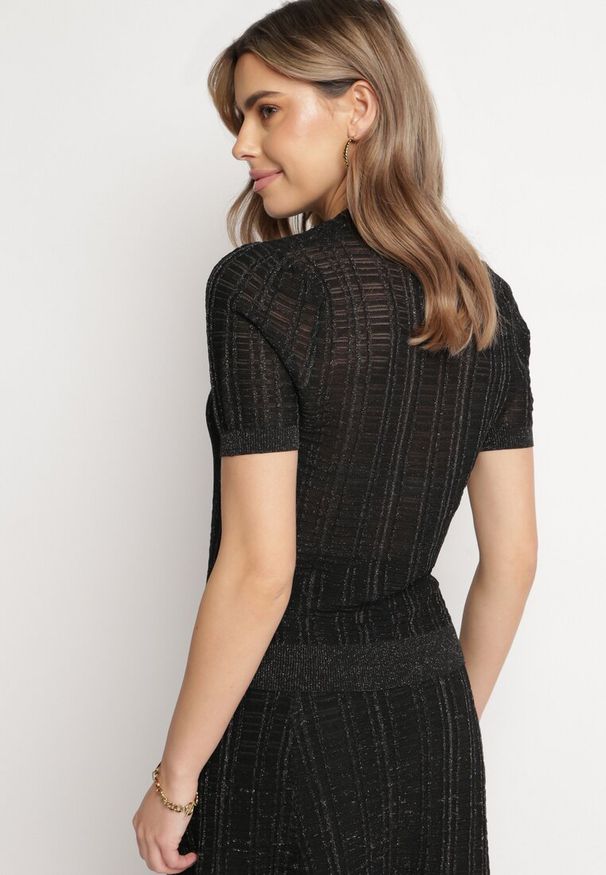 Born2be - Czarna Bluzka z Metaliczną Nicią i Krótkim Rękawem Begolia. Kolor: czarny. Długość rękawa: krótki rękaw. Długość: krótkie. Styl: elegancki