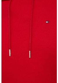 TOMMY HILFIGER - Tommy Hilfiger Bluza bawełniana damska kolor czerwony z kapturem gładka. Okazja: na co dzień. Typ kołnierza: kaptur. Kolor: czerwony. Materiał: bawełna. Długość rękawa: długi rękaw. Długość: długie. Wzór: gładki. Styl: casual #2