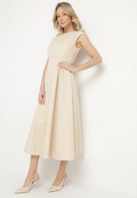 Born2be - Beżowa Sukienka o Rozkloszowanym Kroju z Wiązaniem i Dekoltem w Łódkę Aladriela. Okazja: na co dzień. Typ kołnierza: dekolt w łódkę. Kolor: beżowy. Długość rękawa: krótki rękaw. Sezon: wiosna, lato. Styl: casual, klasyczny #5