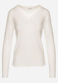 Born2be - Biały Sweter z Wiskozą i Dekoltem w Serek Olisela. Okazja: na co dzień. Typ kołnierza: dekolt w serek. Kolor: biały. Materiał: wiskoza. Styl: casual, elegancki #7