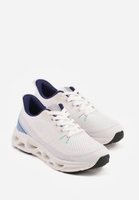 Born2be - Białe Sneakersy na Grubej Geometrycznej Podeszwie Alexusa. Okazja: na co dzień. Kolor: biały. Materiał: jeans, dresówka. Wzór: geometria #5