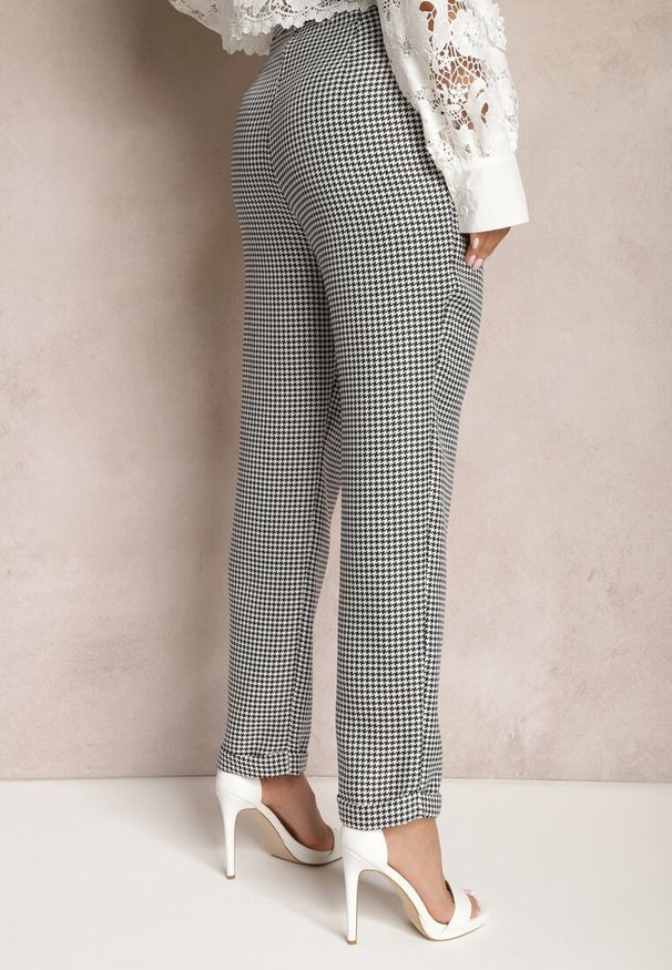 Renee - Czarno-Białe Spodnie Cygaretki z Wysokim Stanem i Printem w Pepitkę Nakela. Stan: podwyższony. Kolor: czarny. Materiał: tkanina. Wzór: nadruk. Styl: klasyczny, elegancki