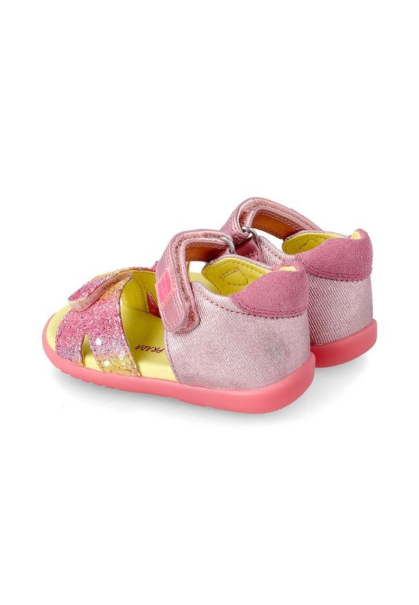 Agatha Ruiz de la Prada Sandały dziecięce kolor różowy. Zapięcie: rzepy. Kolor: różowy. Materiał: materiał. Obcas: na obcasie. Wysokość obcasa: niski