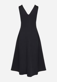 Born2be - Granatowa Sukienka o Rozkloszowanym Kroju z Dekoltem w Serek Alifia. Okazja: na spacer, na co dzień, na imprezę. Typ kołnierza: dekolt w serek. Kolor: niebieski. Długość rękawa: bez rękawów. Typ sukienki: rozkloszowane, proste. Styl: casual, klasyczny #2