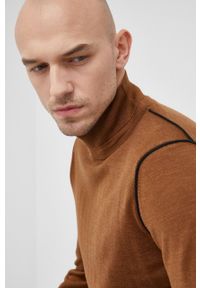 BOSS - Boss Sweter wełniany męski kolor brązowy lekki z półgolfem. Okazja: na co dzień. Kolor: brązowy. Materiał: wełna. Długość rękawa: długi rękaw. Długość: długie. Styl: casual