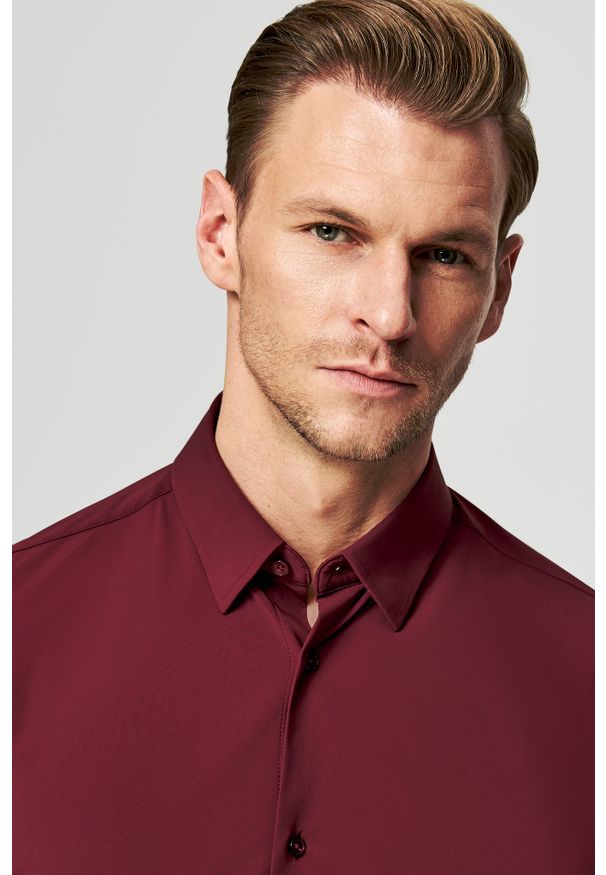 Pako Lorente - PAKO LORENTE - Bordowa dzianinowa koszula męska. Typ kołnierza: kołnierzyk klasyczny. Kolor: czarny, czerwony. Materiał: dzianina. Długość rękawa: długi rękaw. Długość: długie