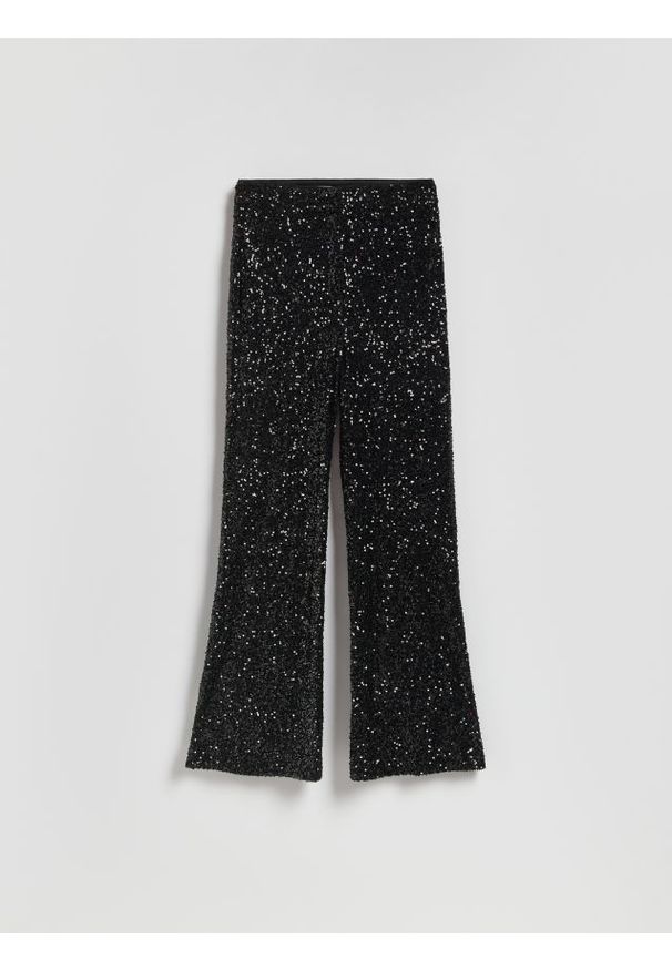 Reserved - Cekinowe spodnie - czarny. Kolor: czarny. Materiał: dzianina