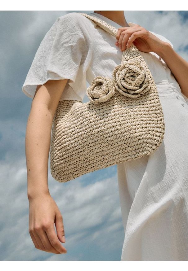 Reserved - Pleciona torebka na ramię - kremowy. Kolor: kremowy. Rodzaj torebki: na ramię