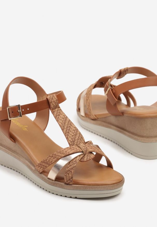 Renee - Brązowe Sandały na Klasycznym Koturnie z Cienkimi Paskami Vikabelle. Okazja: na co dzień. Zapięcie: pasek. Kolor: brązowy. Materiał: jeans. Obcas: na koturnie. Styl: klasyczny