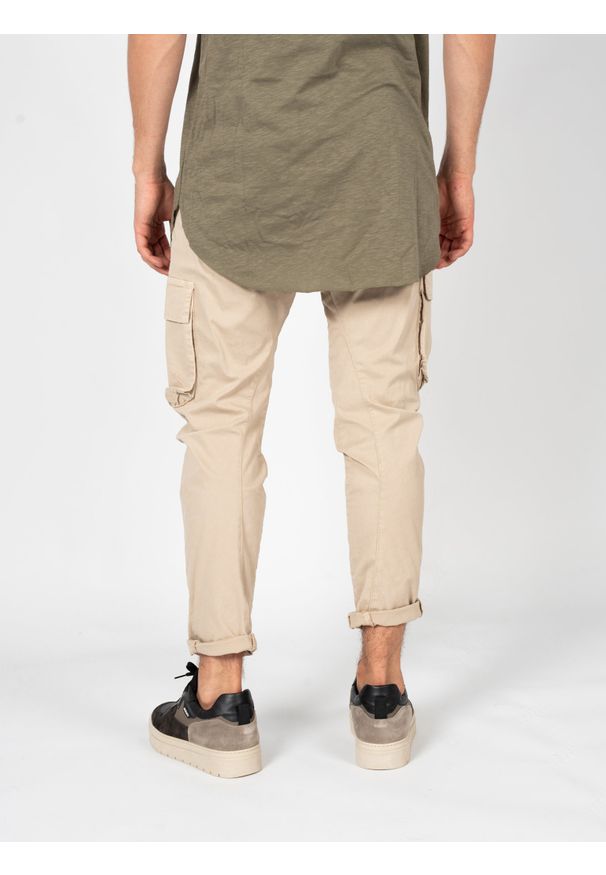 Xagon Spodnie "Cargo Pants" | P24032CR4036 | Mężczyzna | Beżowy. Okazja: na co dzień. Kolor: beżowy. Materiał: bawełna, elastan. Długość: długie. Styl: elegancki, casual