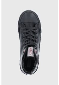 Cross Jeans Trampki damskie kolor czarny. Nosek buta: okrągły. Zapięcie: sznurówki. Kolor: czarny. Materiał: guma. Szerokość cholewki: normalna #4